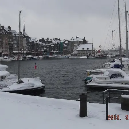 La Petite Parenthese アパート *